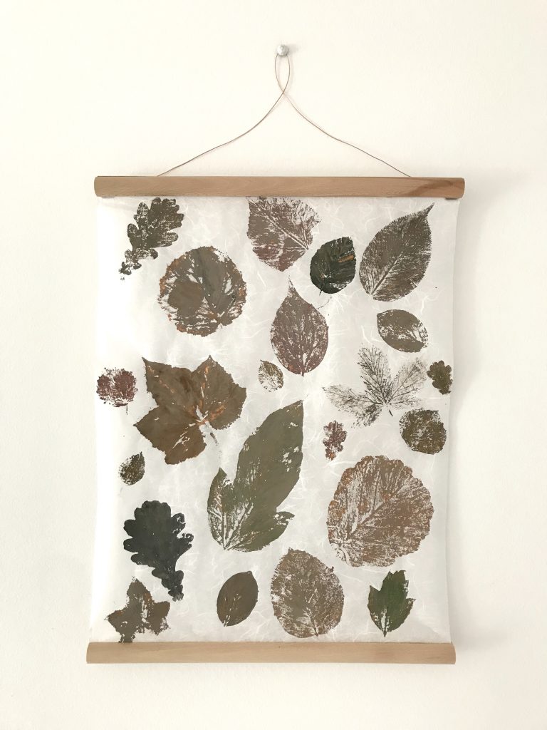 DIY: Pflanzendruck auf Papier. Schöne Herbstdekoration basteln. #Chalet8, #Pflanzendruck