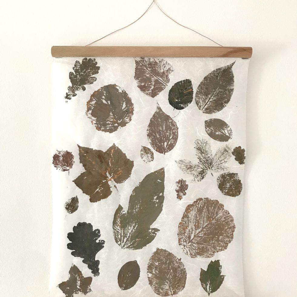 DIY: Pflanzendruck auf Papier. Schöne Herbstdekoration basteln. #Chalet8, #Pflanzendruck