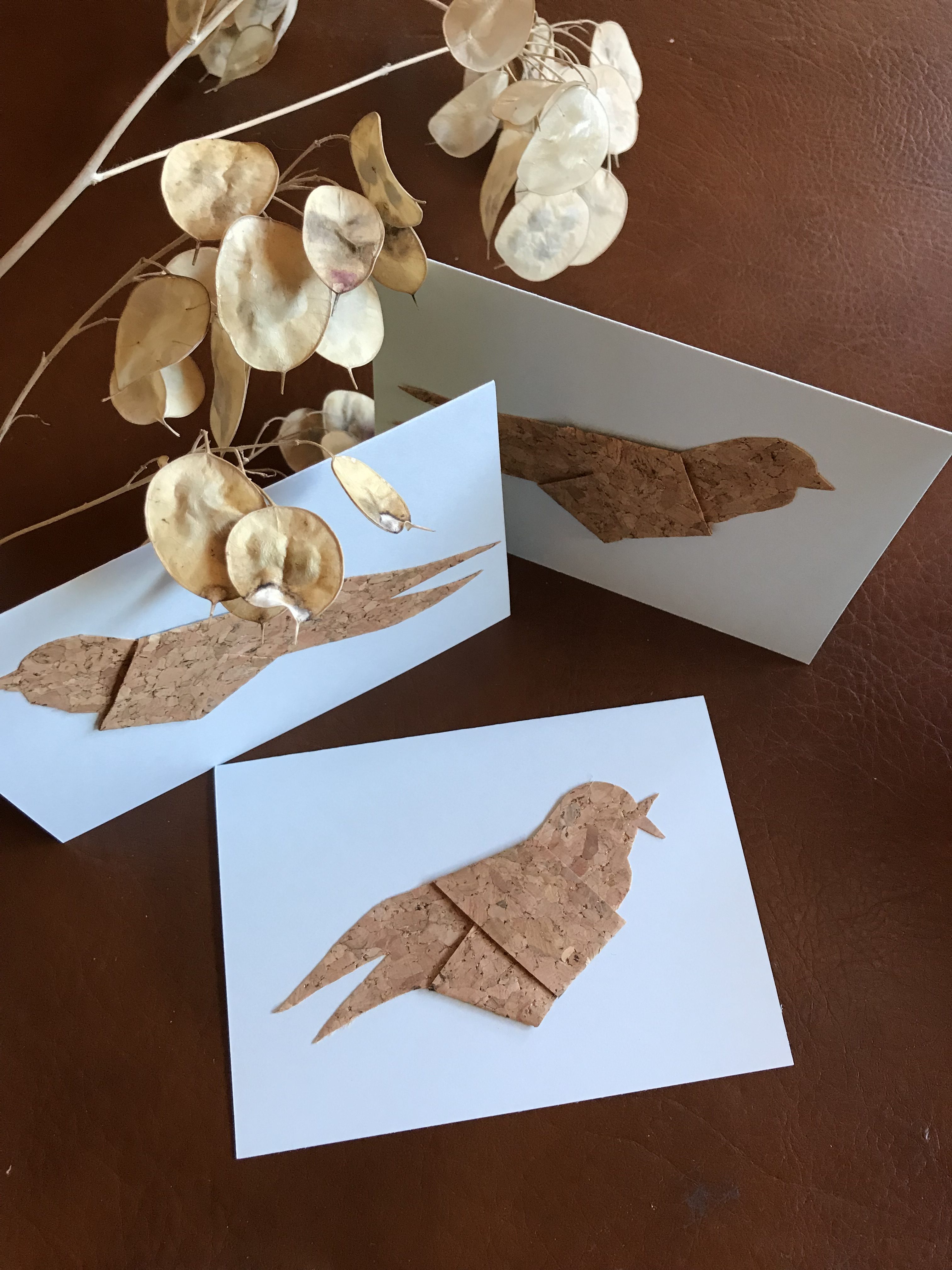 DIY: Korkvogel-Grußkarte basteln. Schöne Karten gestalten. Gutscheine basteln. #Chalet8, #Korkvogel