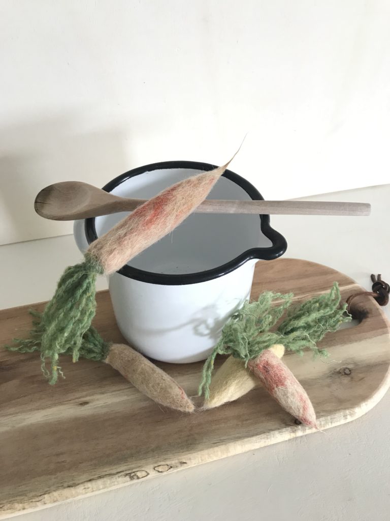 DIY- 10 einfache Oster-Ideen zum Selbermachen/ Chalet8/ DIY Blog/ Osterdekoration/ Filz-Möhren/ DIY/ Kreativ Idee/ Ostern, #Chalet8, #Osteridee