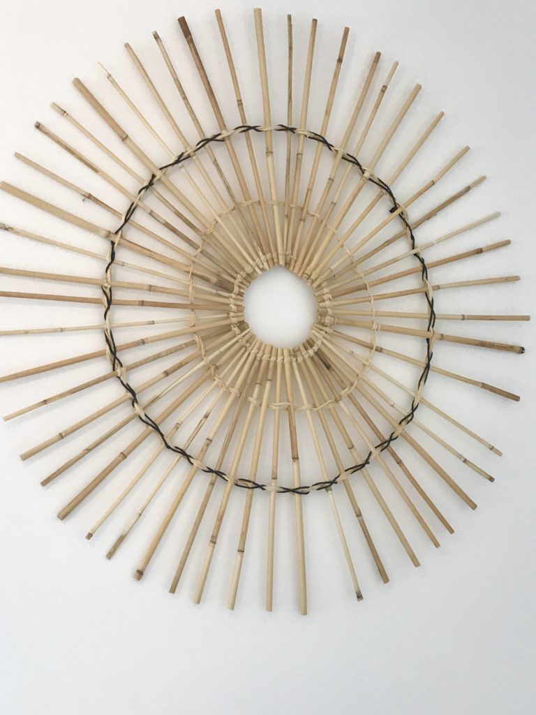 Bambus Deko für die Wand selber machen. DIY Wanddeko. Sonne aus Bambusrohren basteln. # Chalet8, #Bambus
