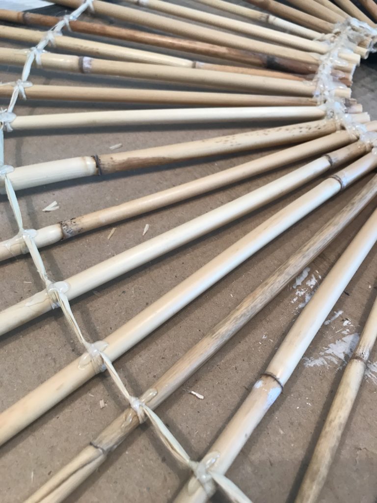 Bambus Deko für die Wand selber machen. DIY Wanddeko. Sonne aus Bambusrohren basteln. # Chalet8, #Bambus