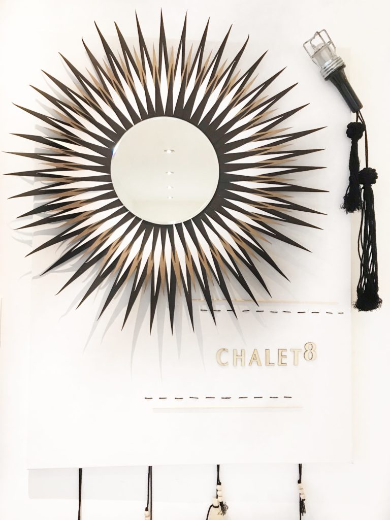 Chalet8 DIY Sonnenspiegel. Runden Spiegel mit Tonpapier verschönern. Wandspiegel selber basteln. Boho Style Spiegel. Boho Deko für die Wand #Wandspiegel #Sonnenspiegel #Chalet8