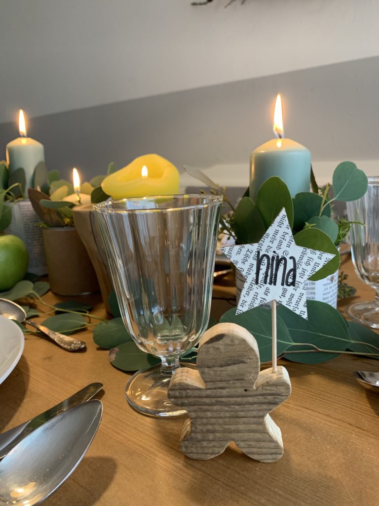 Tischdeko an Weihnachten mit einfachen DIYs. Weihnachtstisch mit Liebe dekorieren. Idee fürTischdekoration an Weihnachten. #Chalet8 #Yeswewood #Tischdeko #Weihnachten