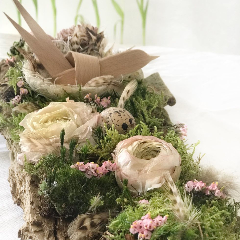 DIY: Frühlingshafte Tischdeko zu Ostern mit Naturmaterial. #Chalet8 #Tischdeko #Osterdeko